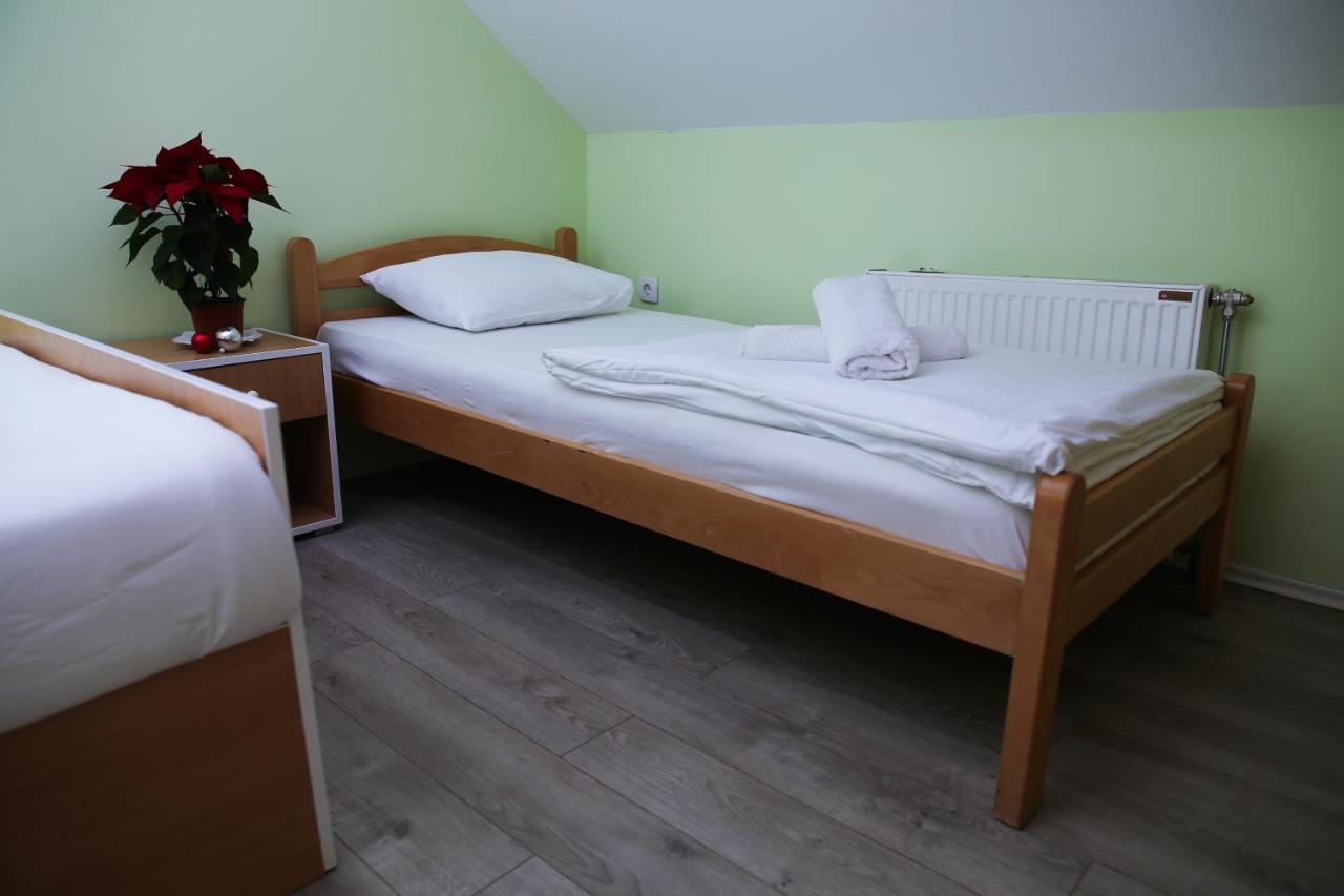 Zmajevac Fruska Gora Motel Novi Sad Exterior photo