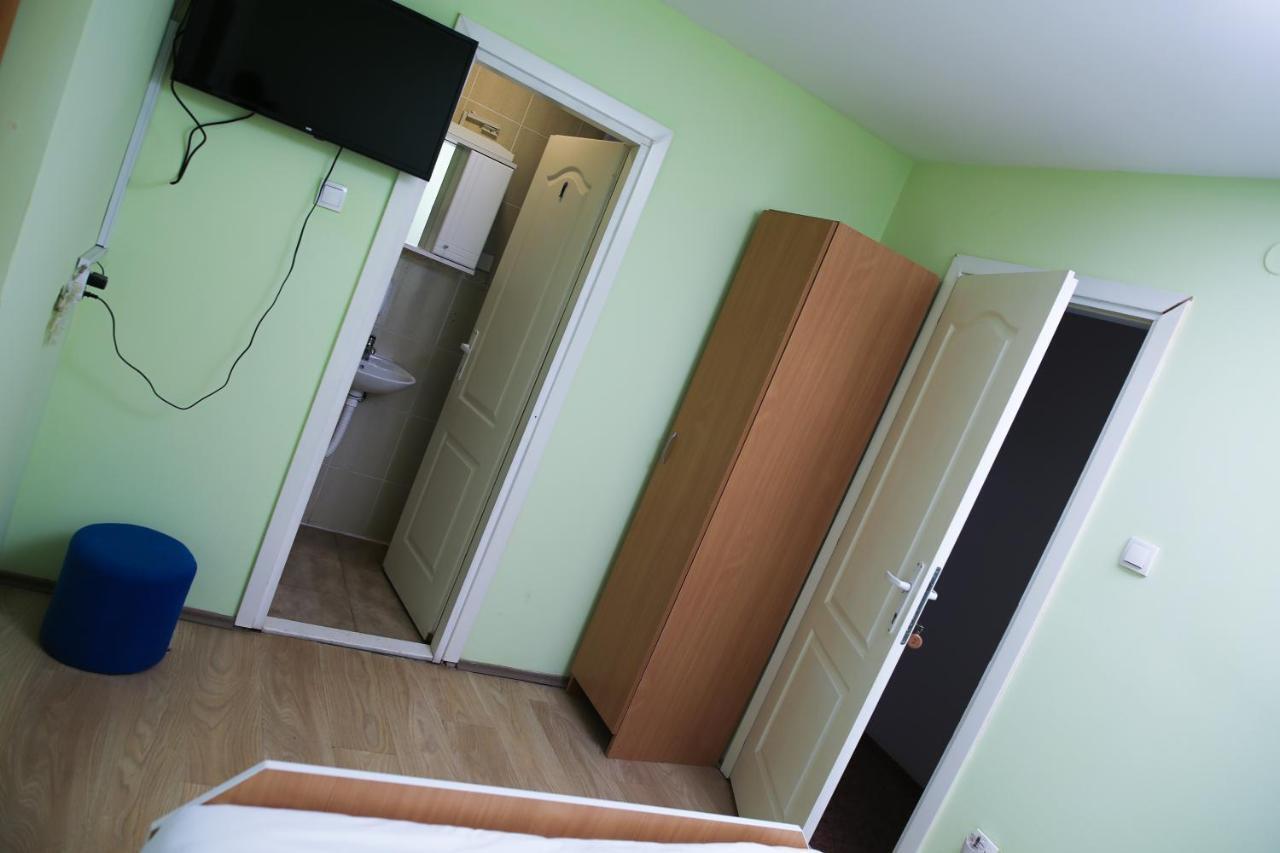 Zmajevac Fruska Gora Motel Novi Sad Exterior photo