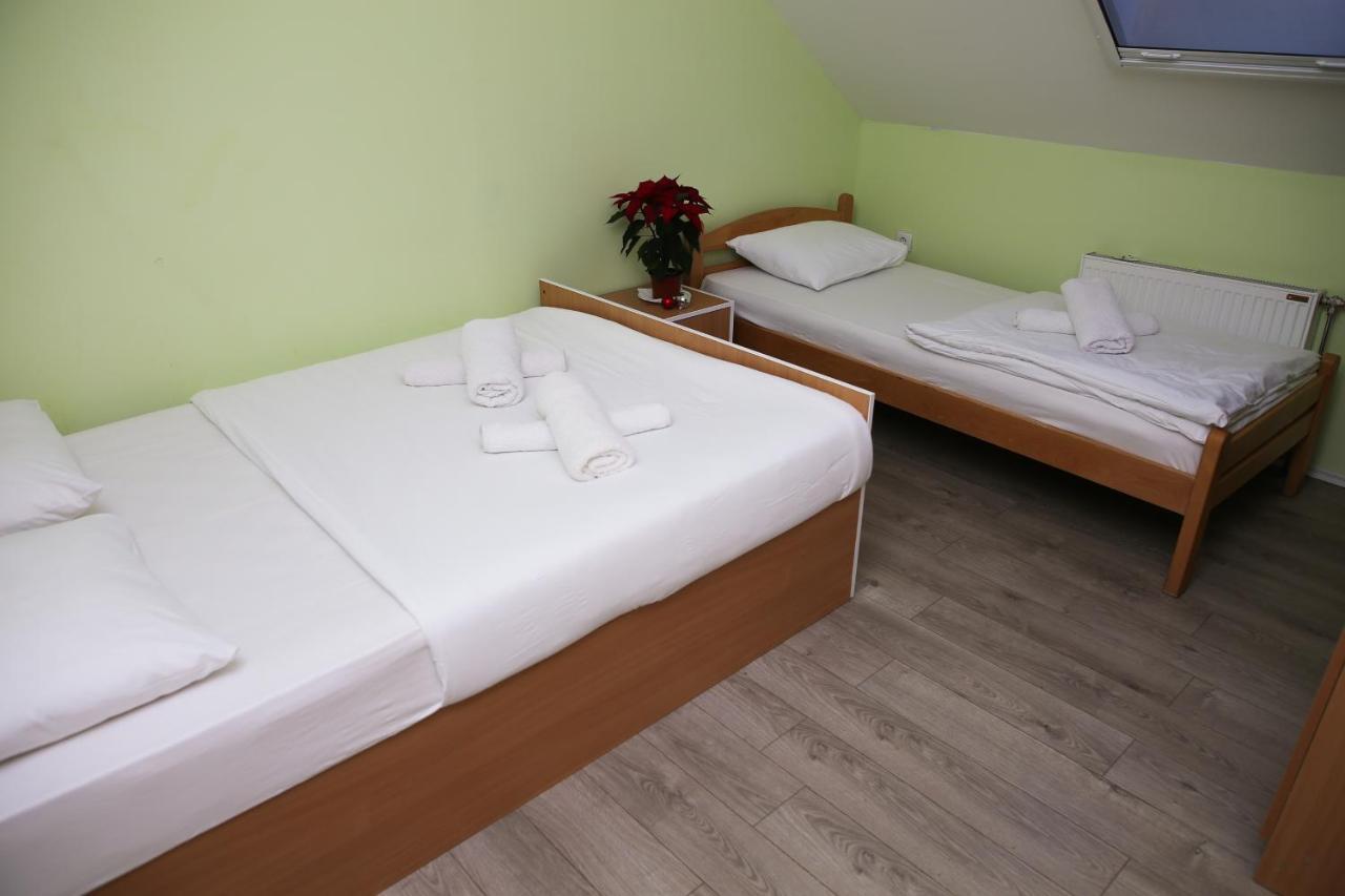 Zmajevac Fruska Gora Motel Novi Sad Exterior photo